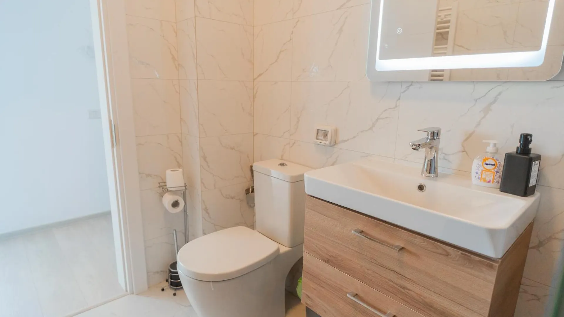 Elegant & Relaxing Gem Apartment Bucharest