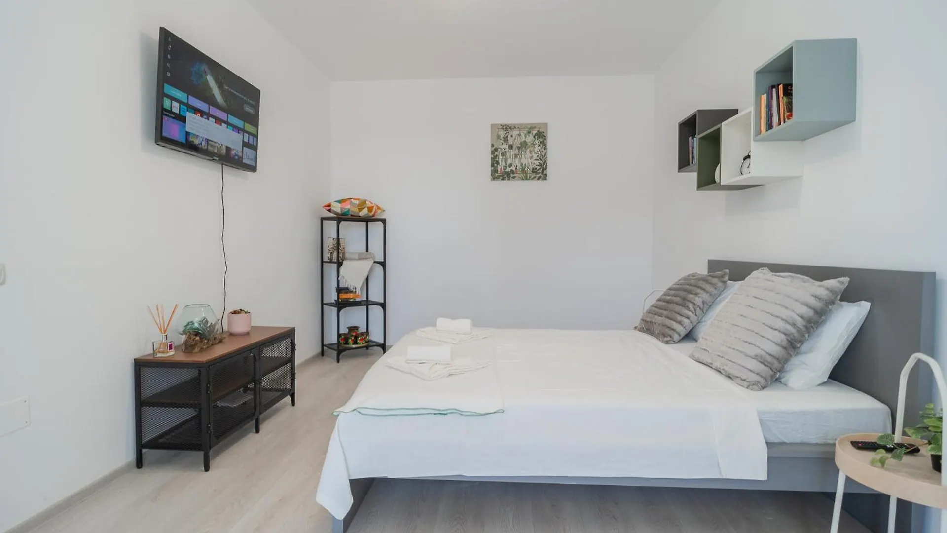 Elegant & Relaxing Gem Apartment Bucharest 0*,  Romania